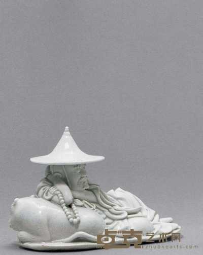 19 20世纪早期 德化系白瓷伏虎罗汉像 长25cm